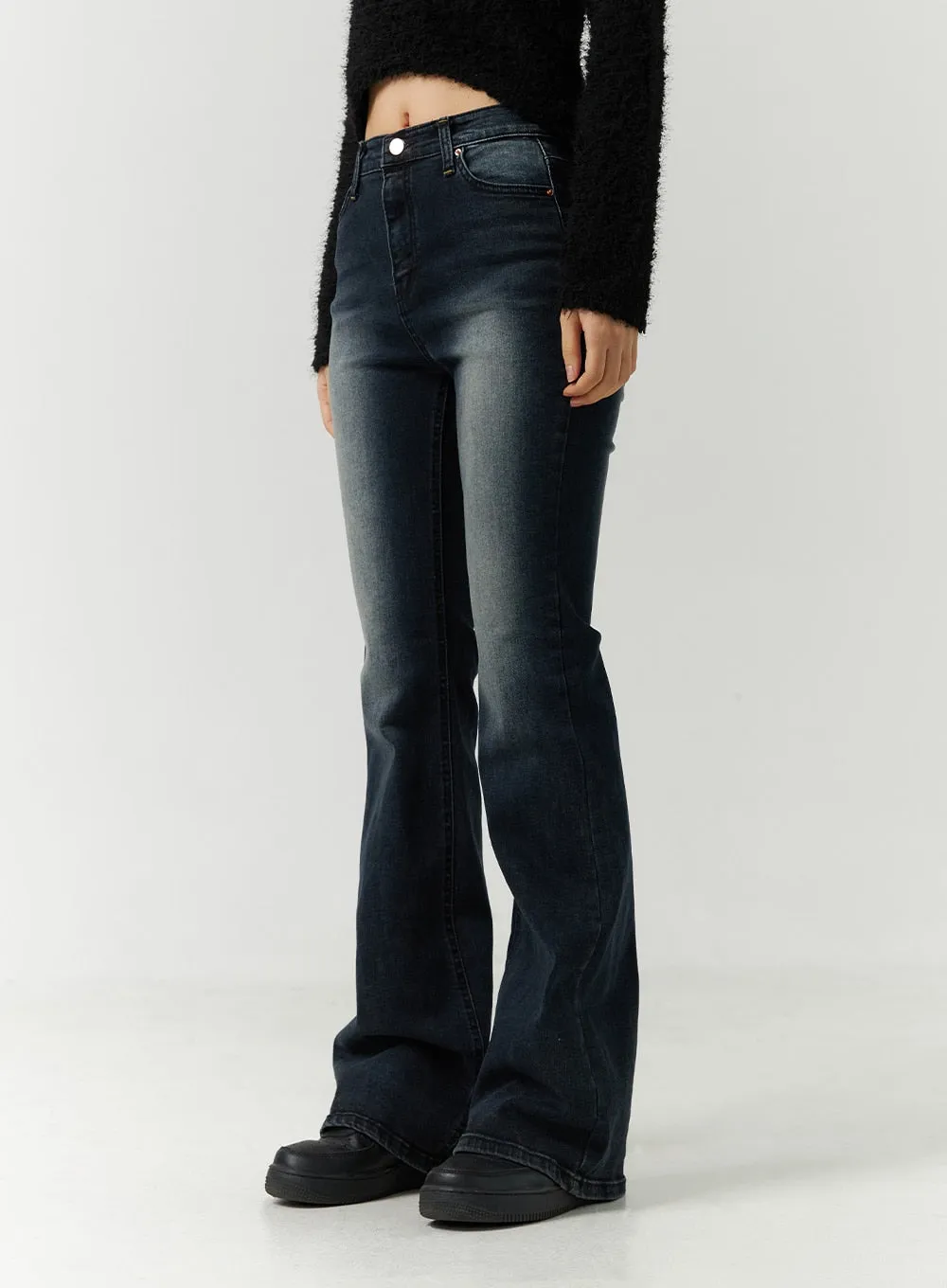 Mid-Rise Bootcut Jeans CD301