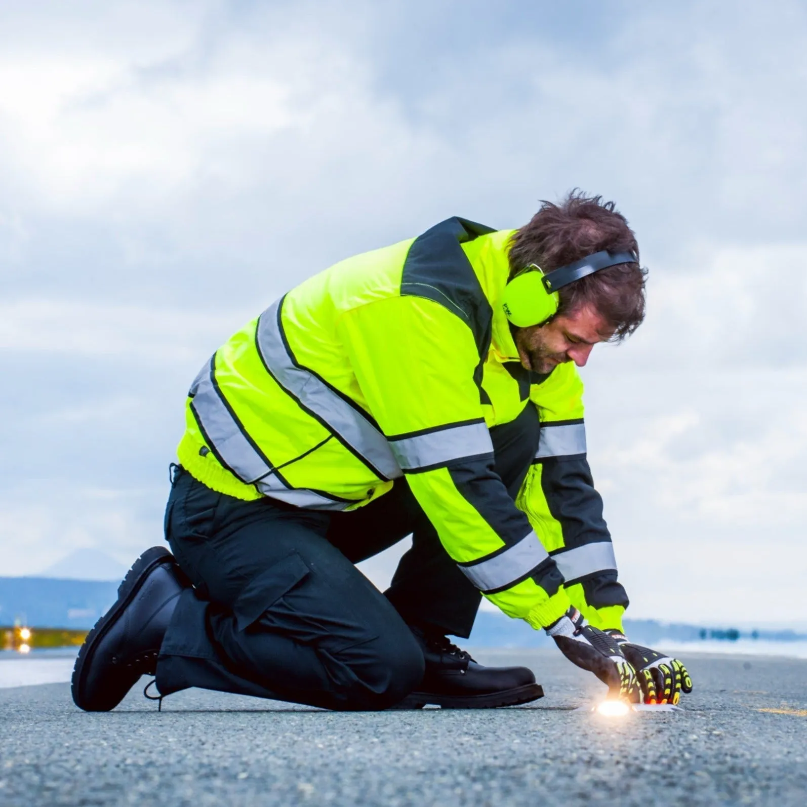 PORTWEST® Hi Vis Waterproof Winter Bomber Jacket With Detachable Sleeves - ANSI Class 3 - UC466